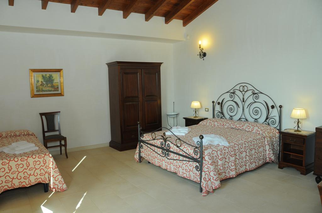 Agriturismo Masseria Quaremme Carpignano Salentino Ruang foto