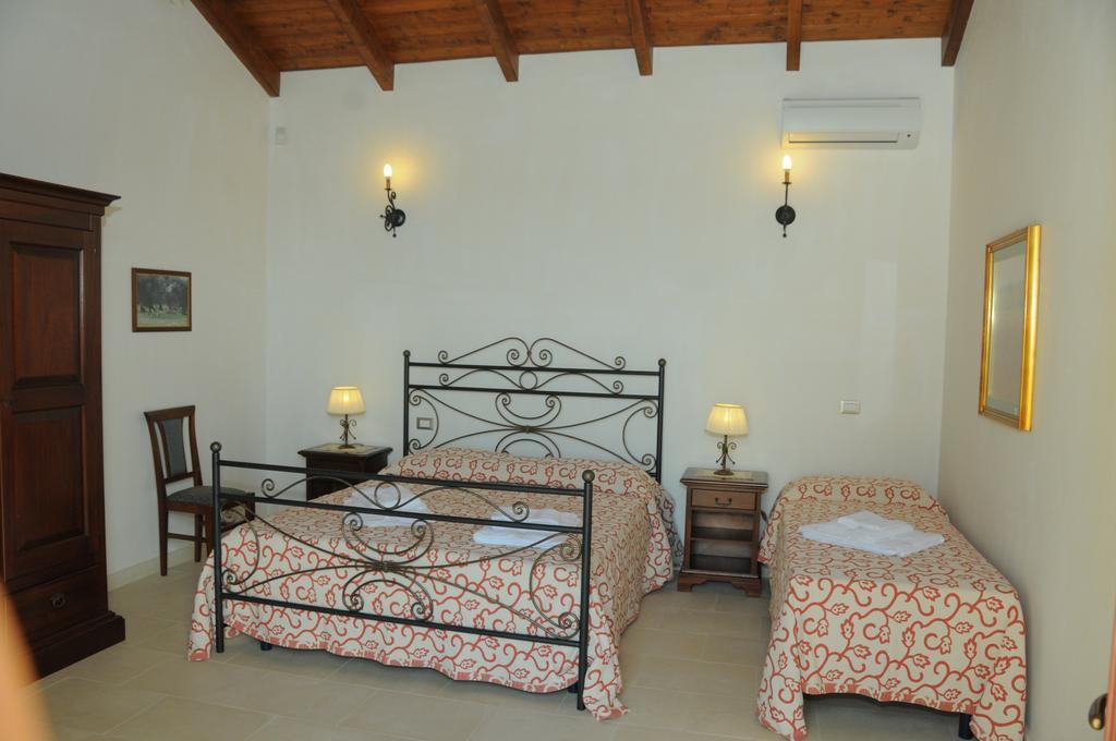 Agriturismo Masseria Quaremme Carpignano Salentino Ruang foto